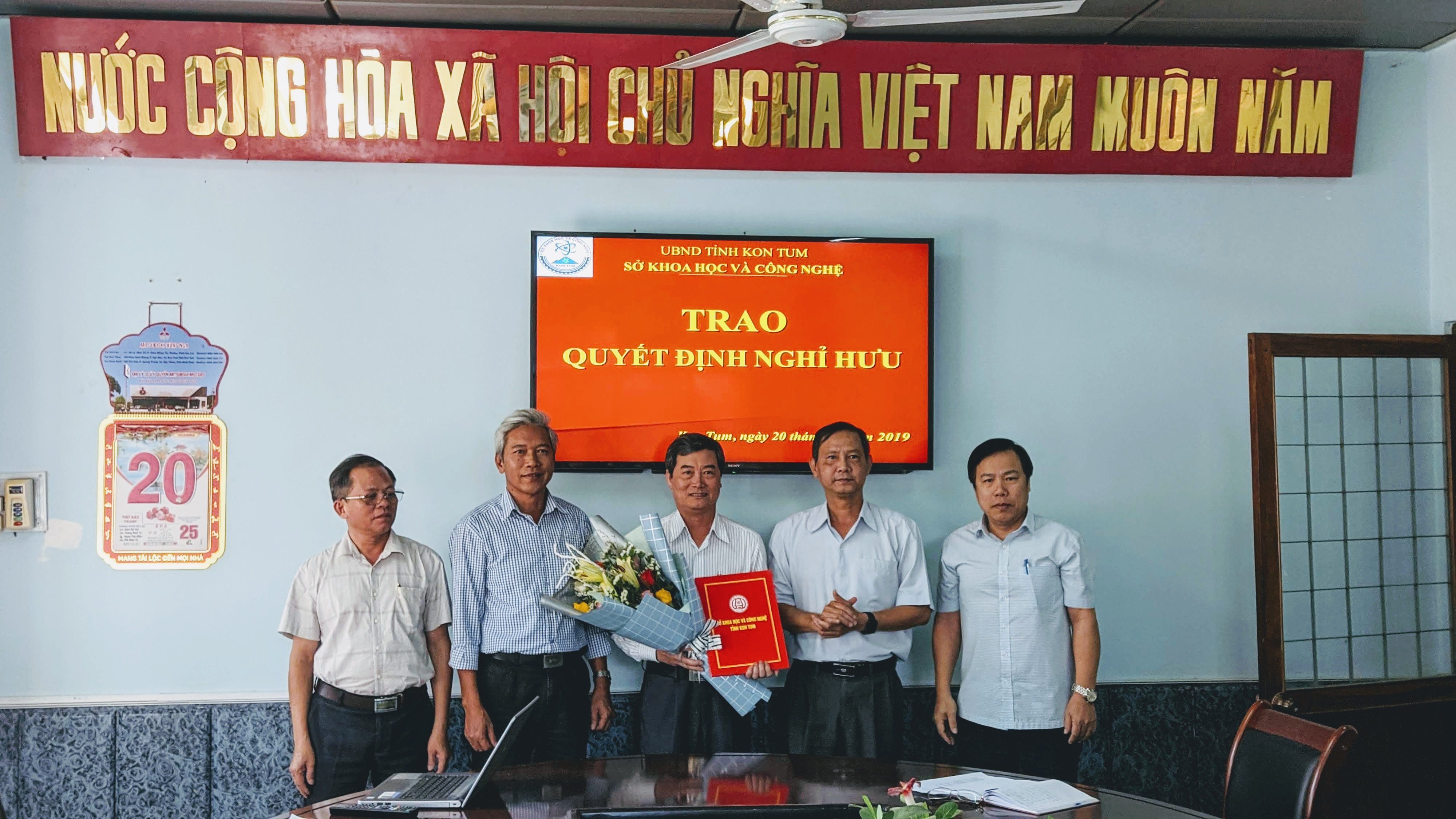 Lễ công bố và trao Quyết định nghỉ hưởng chế độ BHXH đối với đồng chí Nguyễn Văn Khoa - Chánh Thanh tra Sở 